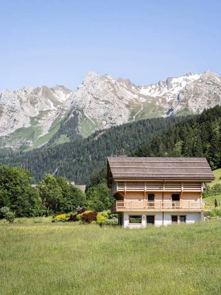 Extérieur du chalet en été